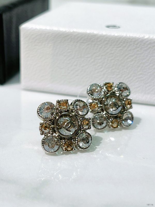 CHANEL EARRINGS64320497697282111