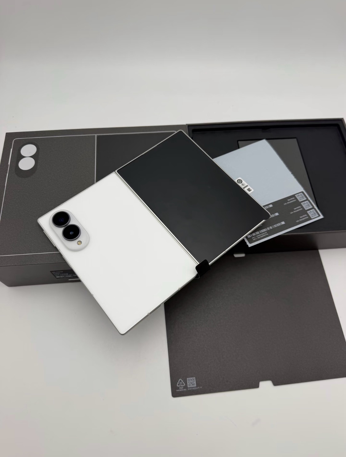 New Samsung Galaxy Z Fold8 5G 12+512GB with Warranty