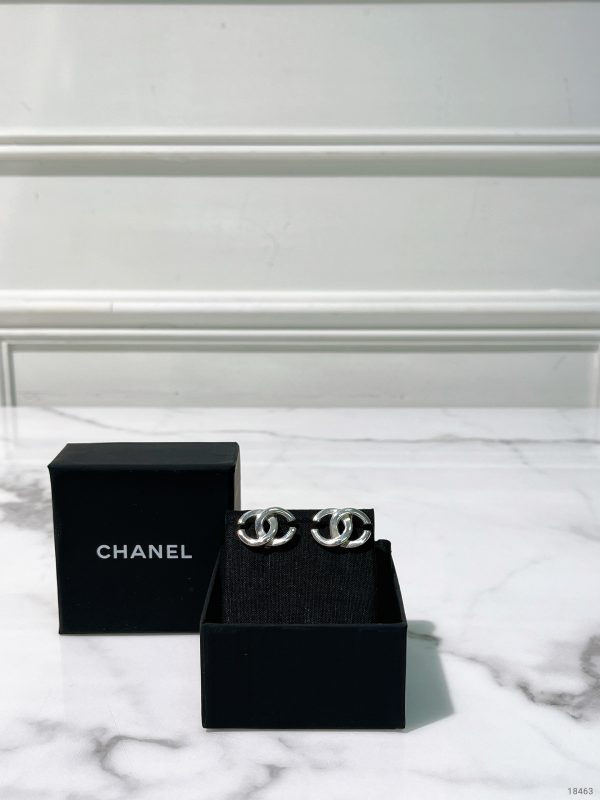CHANEL EAR CLIP