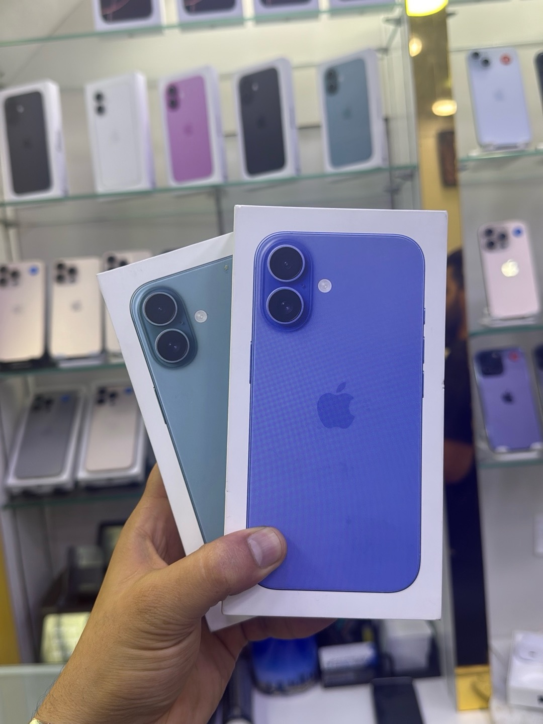 iPhone 1664446155748482110