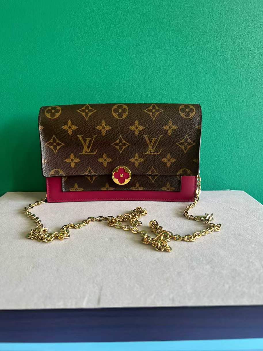 Louis Vuitton Chain WOC – Pre-owned