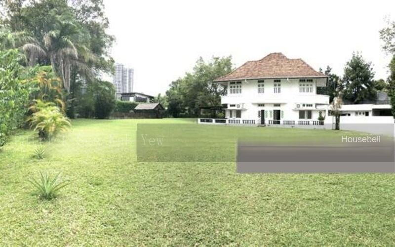 Charming Good Class Bungalow with Huge Outdoor Garden & Spacious Bedrooms
