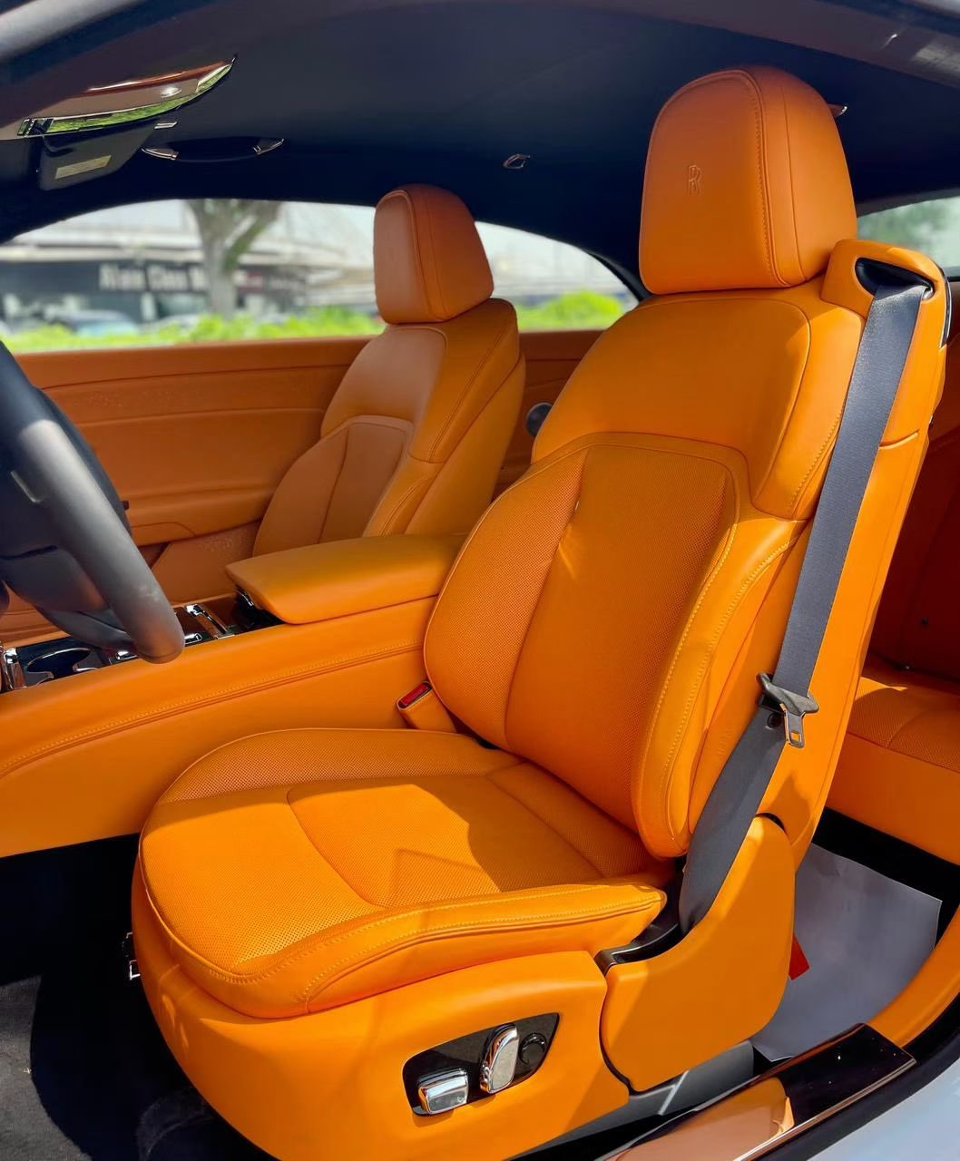/ar/city/cate-others284/rolls-royce-spectre-6424592355981111/-8