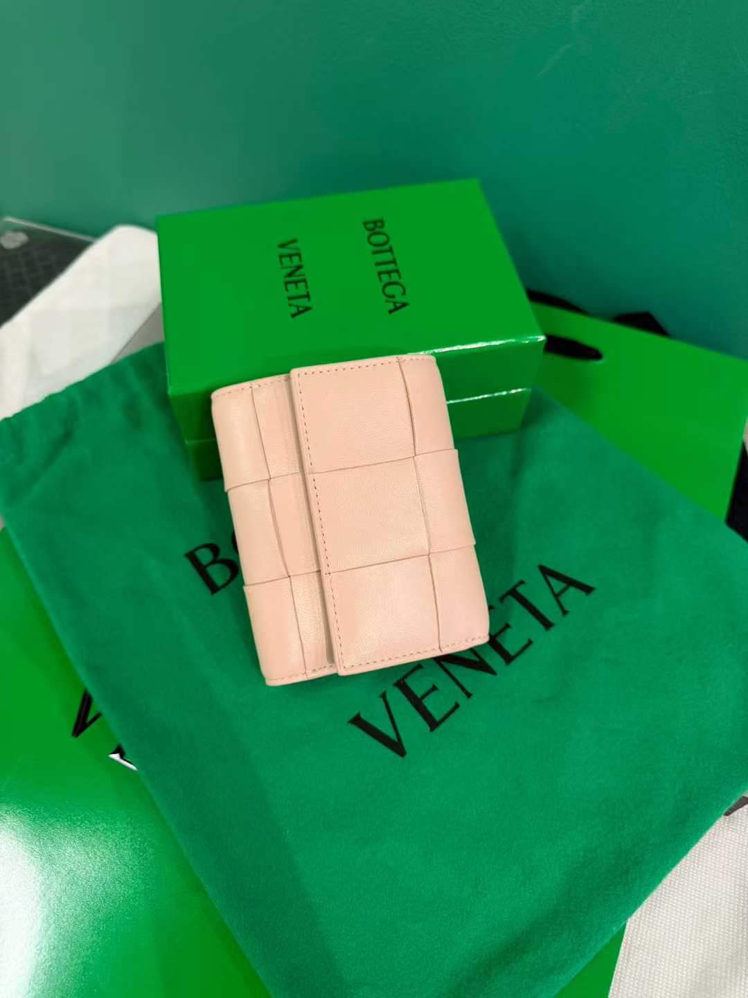 Bottega Veneta Wallet – Pre-Owned