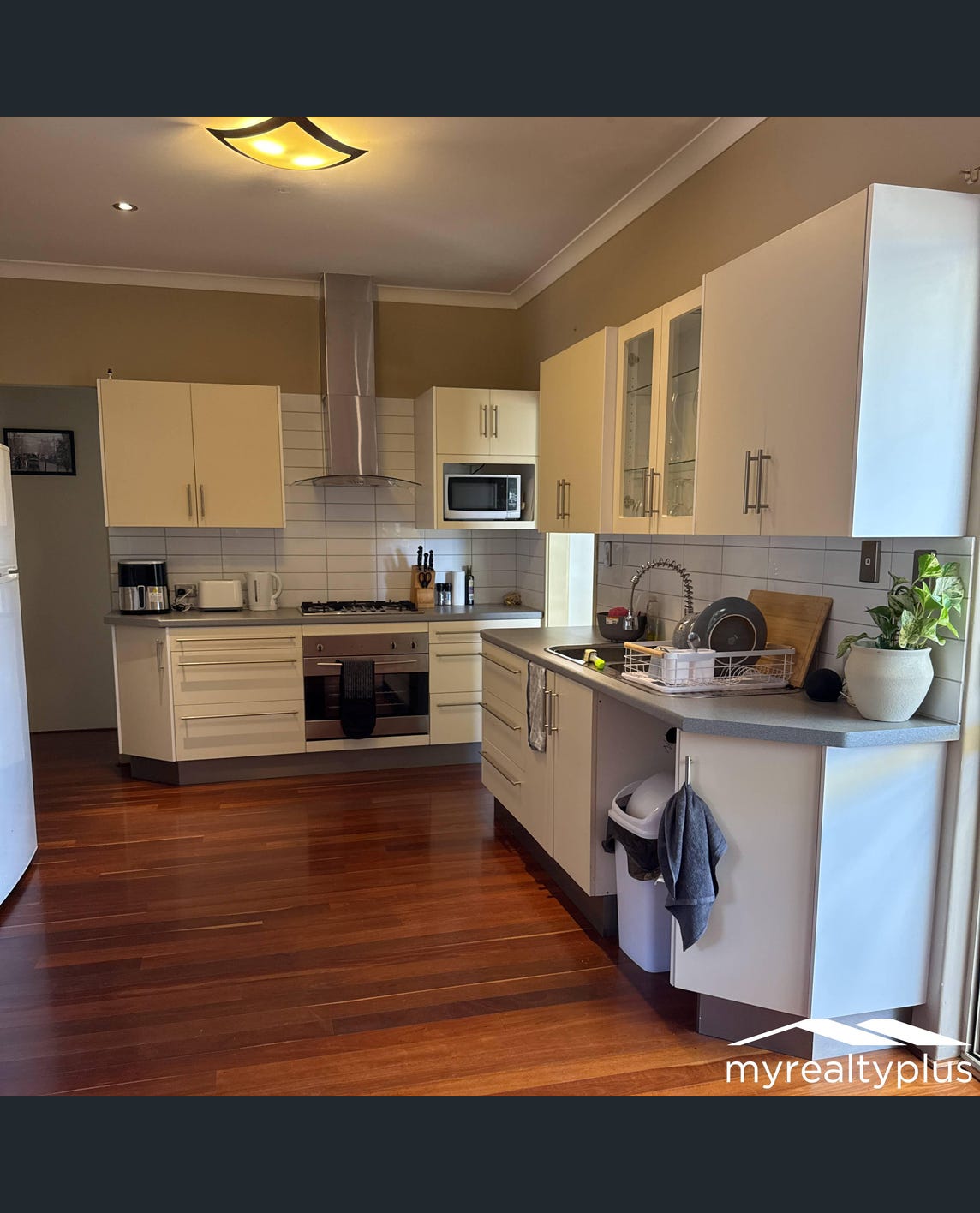 https://www.realestate.com.au/property-townhouse-wa-dunsborough-435943680
