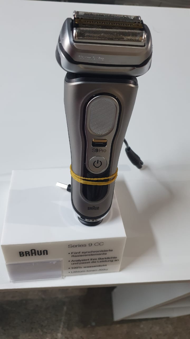 Experience a Close Shave with the Premium Electric Shaver!63362468705922111
