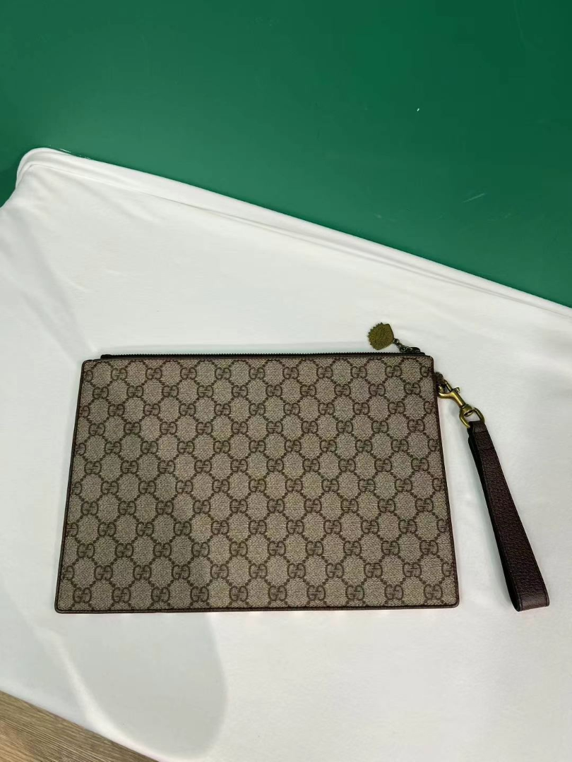 Gucci GG Supreme Patch Clutch – Reversible Design | Excellent Condition63227990584835111