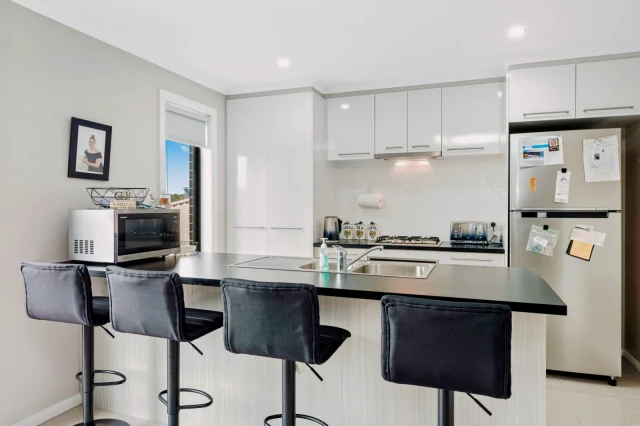 4/13 Tinworth Avenue, Mount Clear, Melbourne