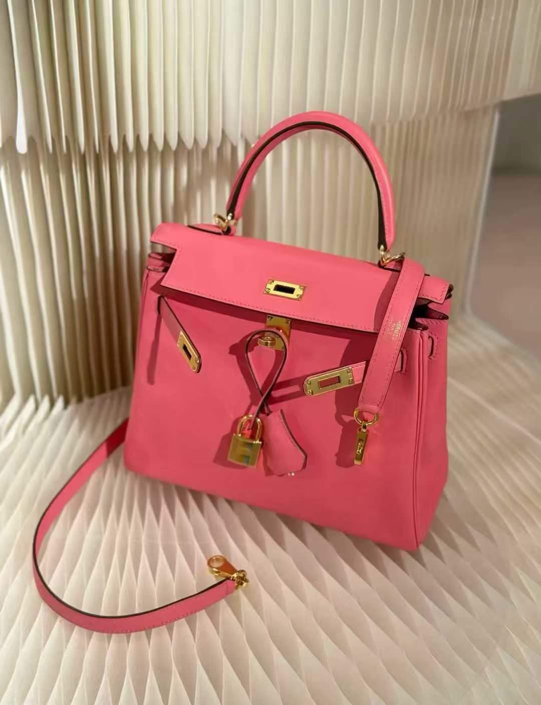Hermès Kelly 25 – 8W Rose Azalée (وردي أحمر كأحمر الشفاه الجديد)63817238114305111