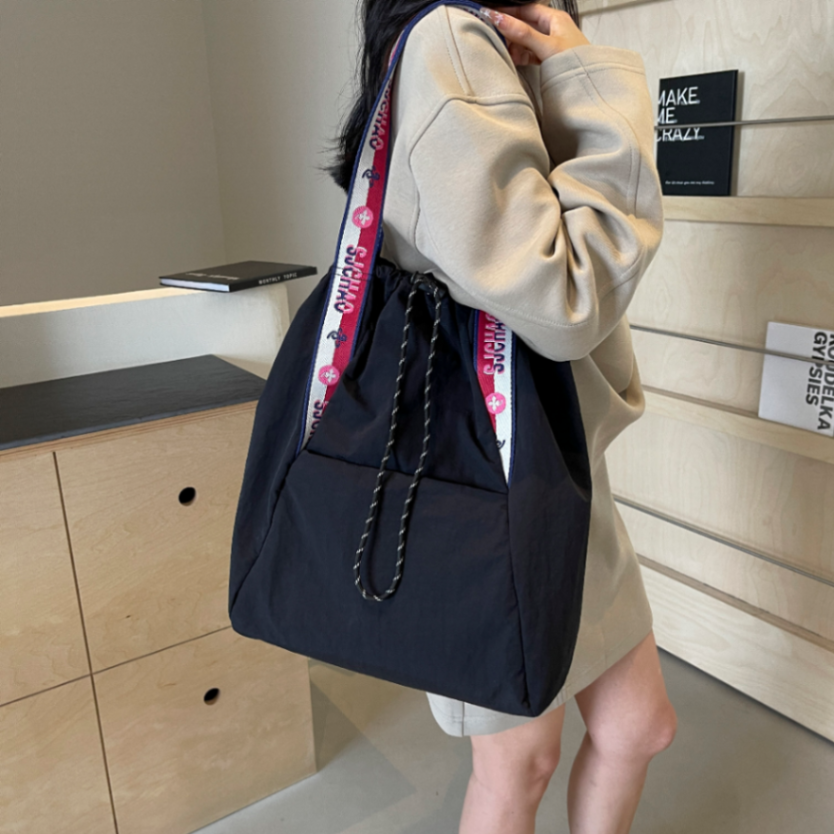 fashionable nylon casual bag63205890116483114