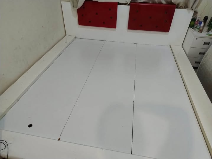 SOLID WOOD KING SIZE BED FRAME ONLY