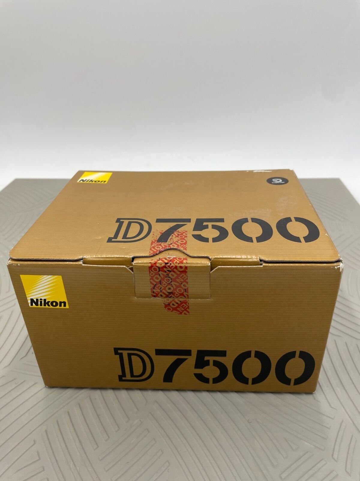 Brand New  Nikon D7500 Camera With 18-140mm Lens (Plus Extra Battery)64644546598913110