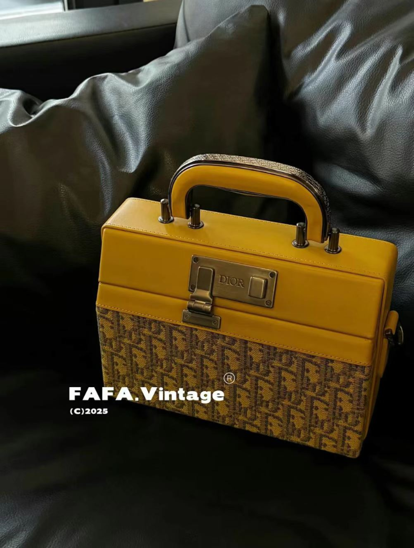 Dior Lock Vintage Box Bag – Yellow Dior Monogram | Pre-owned | Unisex63228201127298113