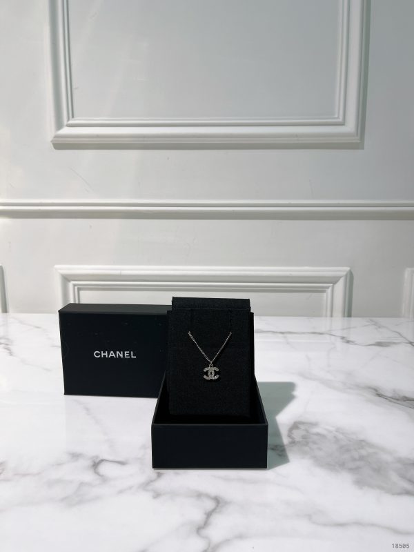 CHANEL NECKLACE