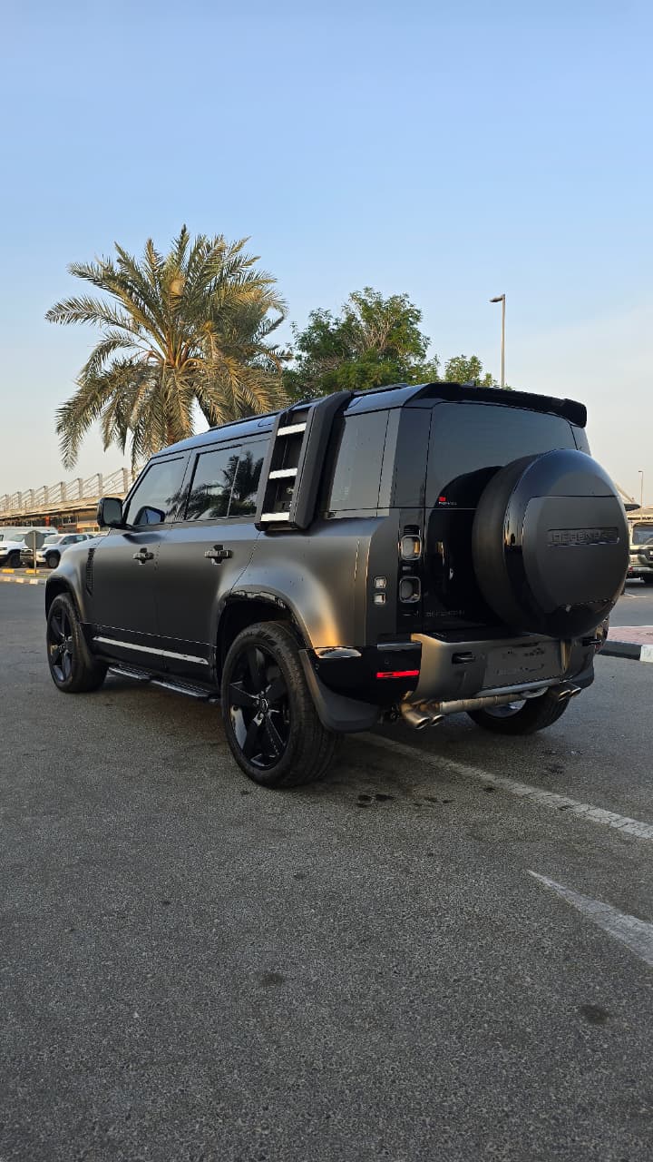 Defender 110 HSE - V8 -  P 525 - Carithian Edition - GCC Specs - 202463678555560579112