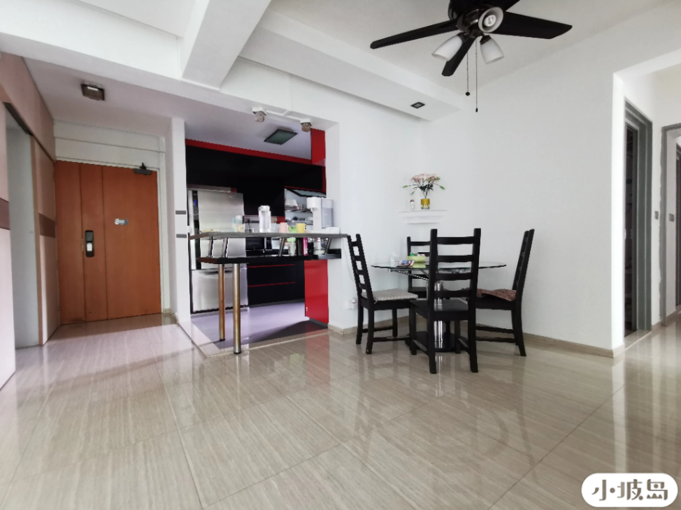 Private room with large window in quiet Cardi area, available for female tenants only63373780490113111