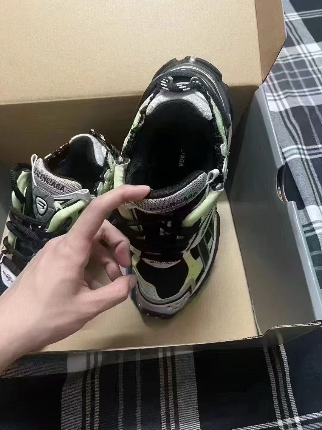 Balenciaga巴黎世家黑灰绿runner63682845200641113