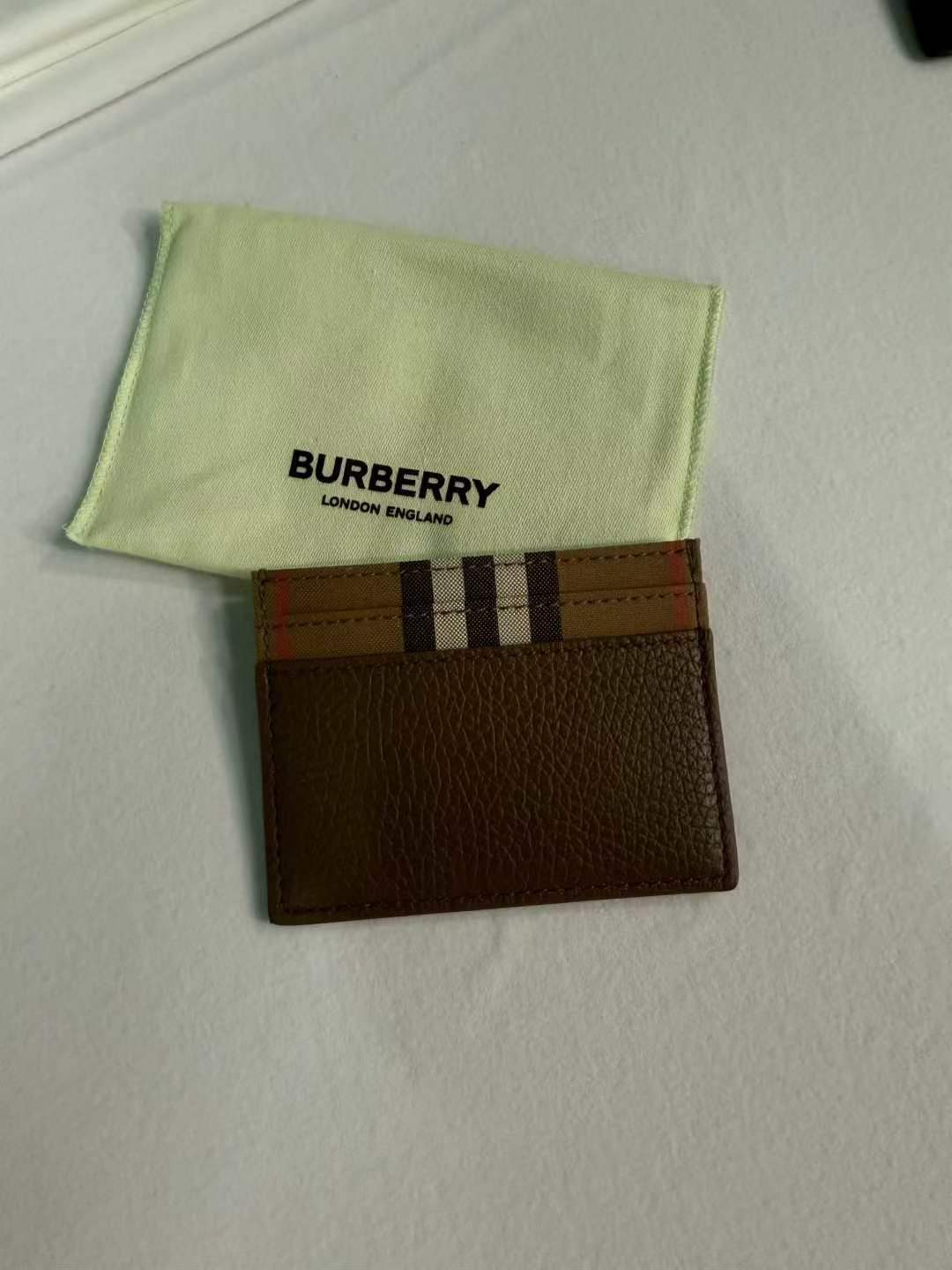 Burberry Card Holder – Pre-owned
