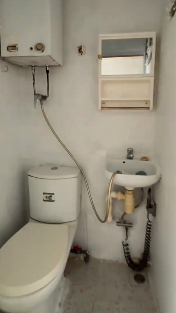 City center, one bedroom and one living room, near Sham Shui Po MTR station63424421158658114