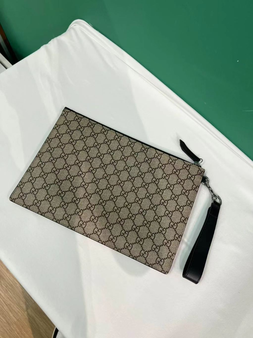 Gucci GG Supreme Kingsnake Clutch – Bold Statement | 95% New63228002980866111