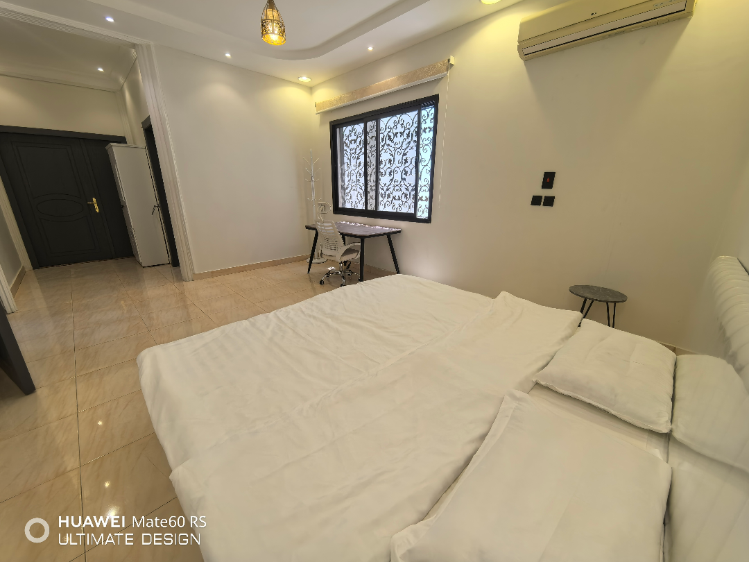 Kingsize room for renting long term or short term 63281309578241112