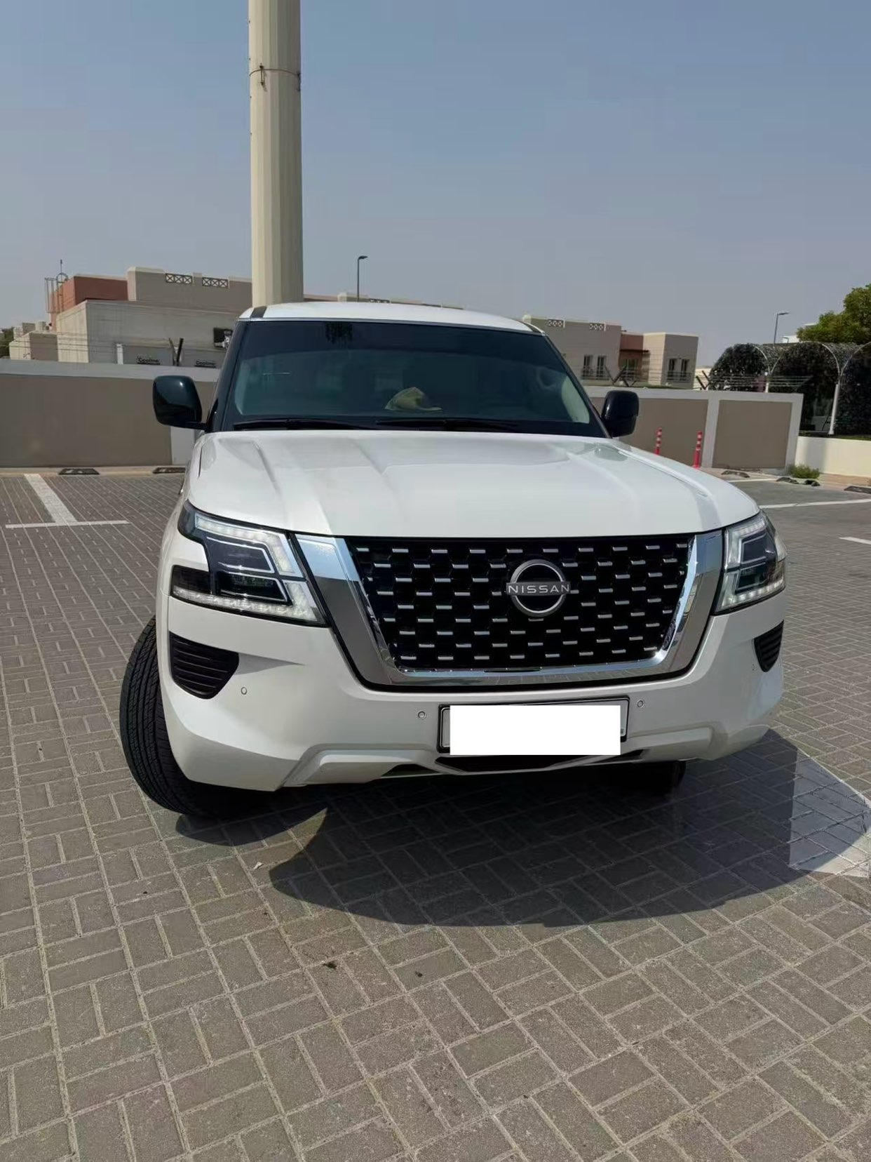 دبي تبيع نيسان تور غلف63792600150275110