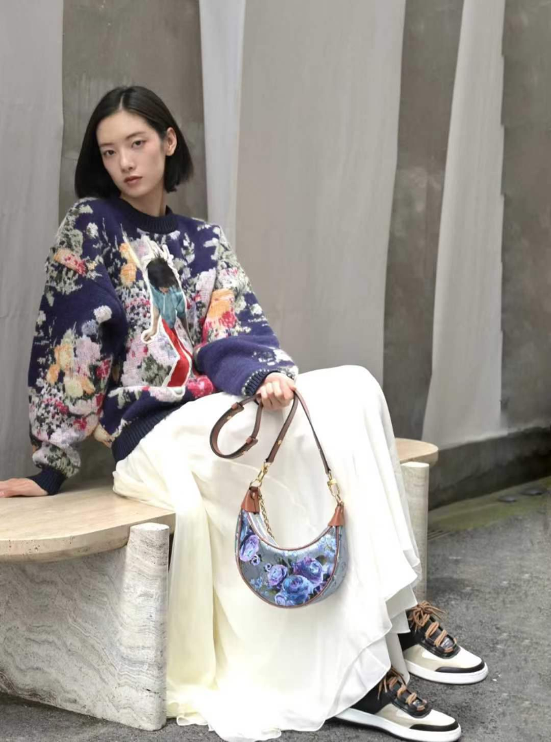 Louis Vuitton Floral Moon Bag – Limited Edition | 97% New63227654647938113