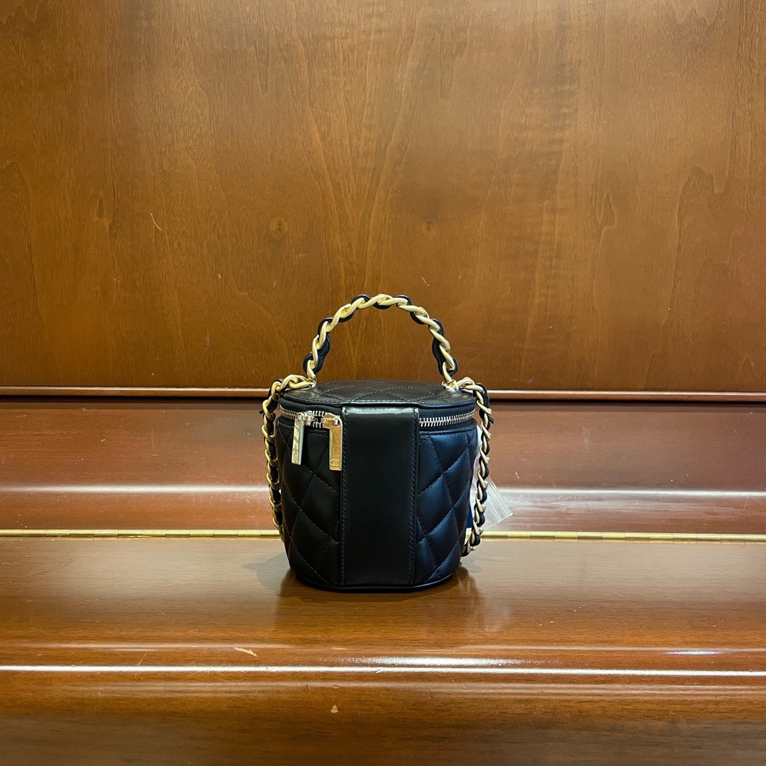 Chanel 22A Chain Handle Cosmetic Pouch64344869232387111