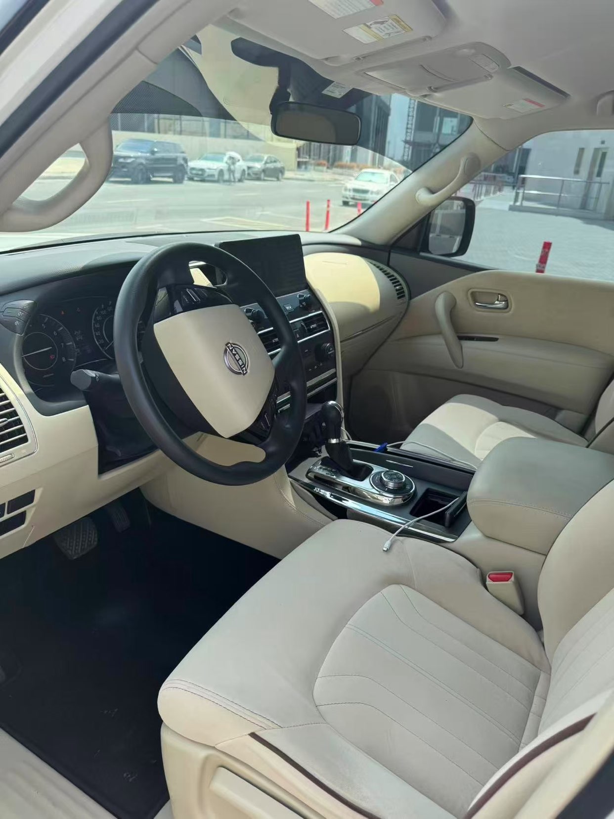Dubai sells Nissan Toure GCC.63792600150275114