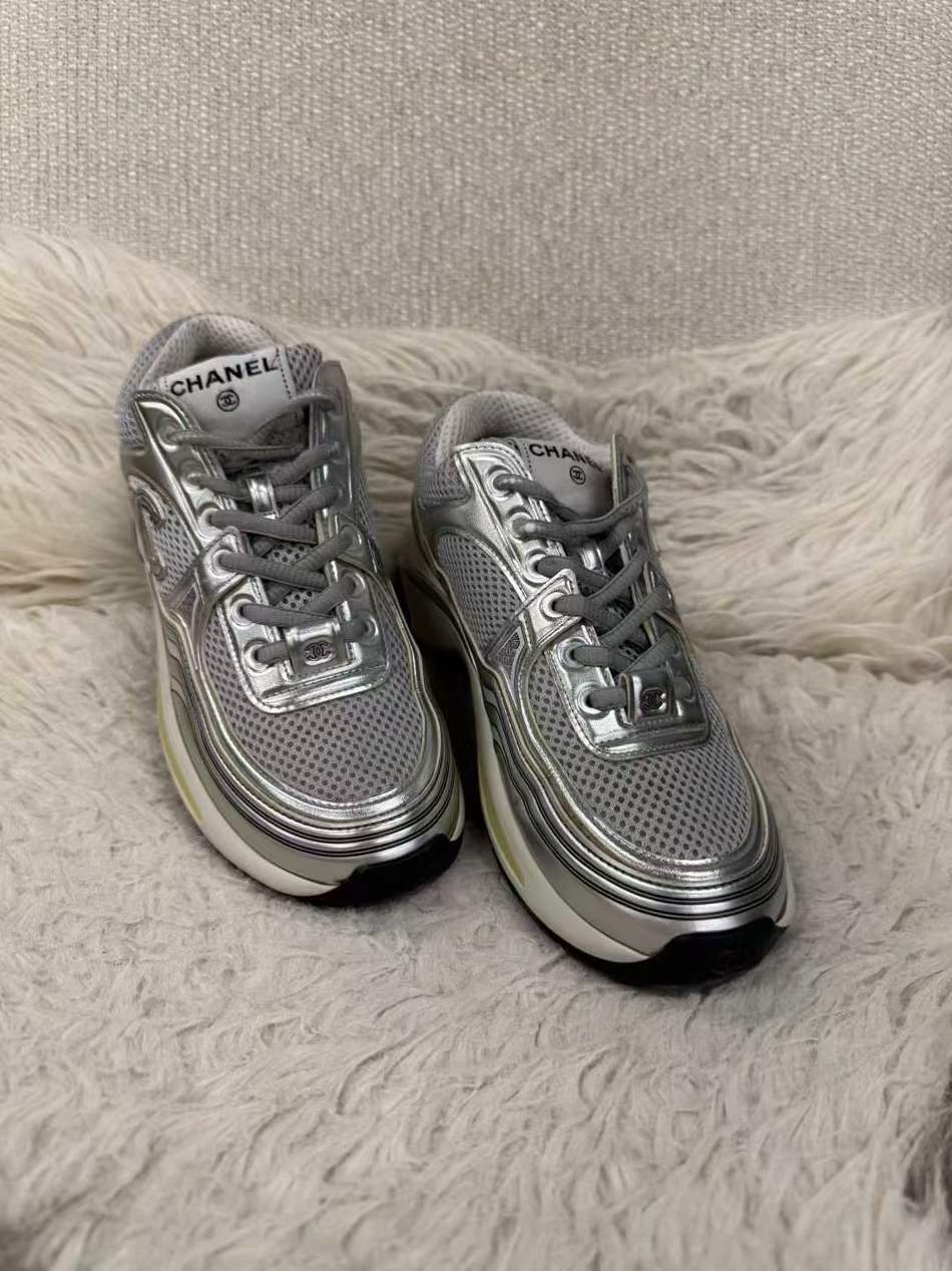 CHANEL Silver Cap-Toe Flats – Size 36 (Pre-owned)63827997393409111