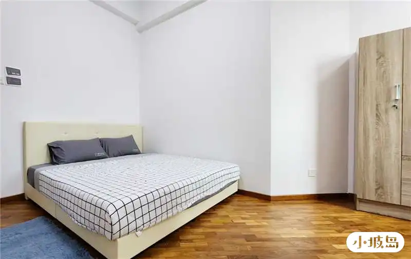 Near the central master bedroom in Stanford63384258851970111