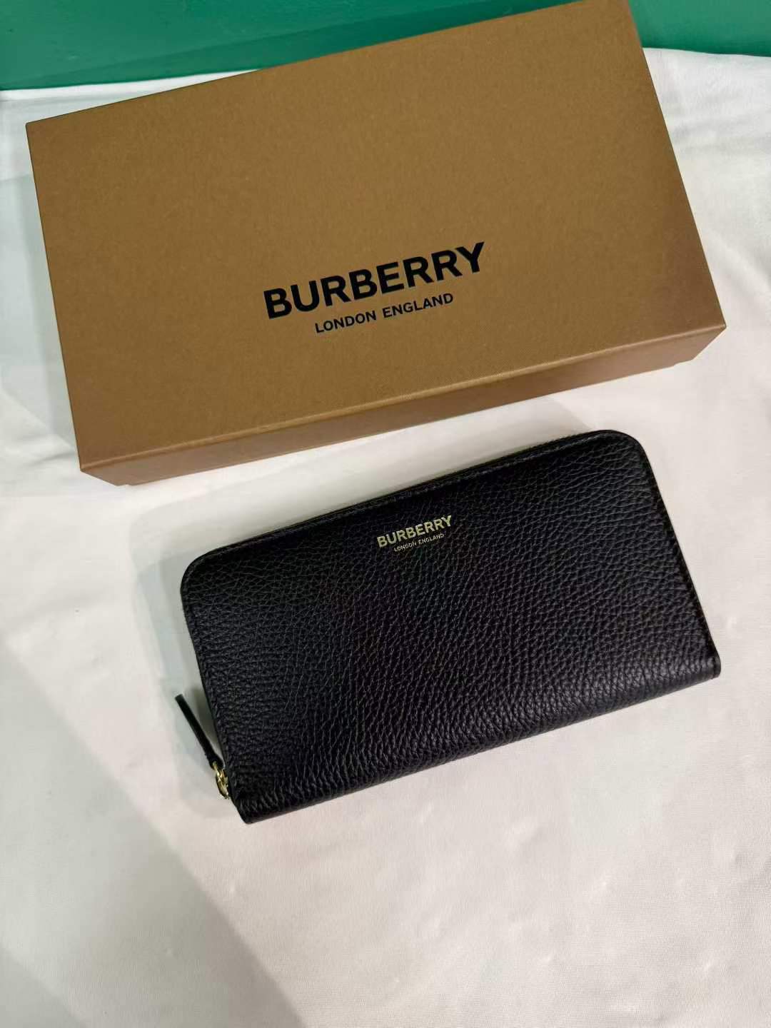 Burberry Long Leather Wallet64444125566339110