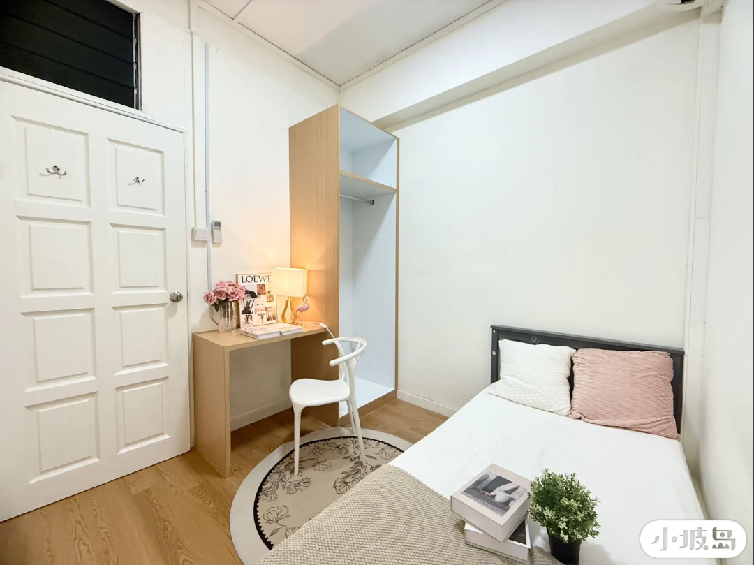 Singapore rental | Orchard Road, regular house  
Address: 10 Jalan Elok, S(229050)  
6-room, 3-bathroom bungalow, excellent environment63374159086595110