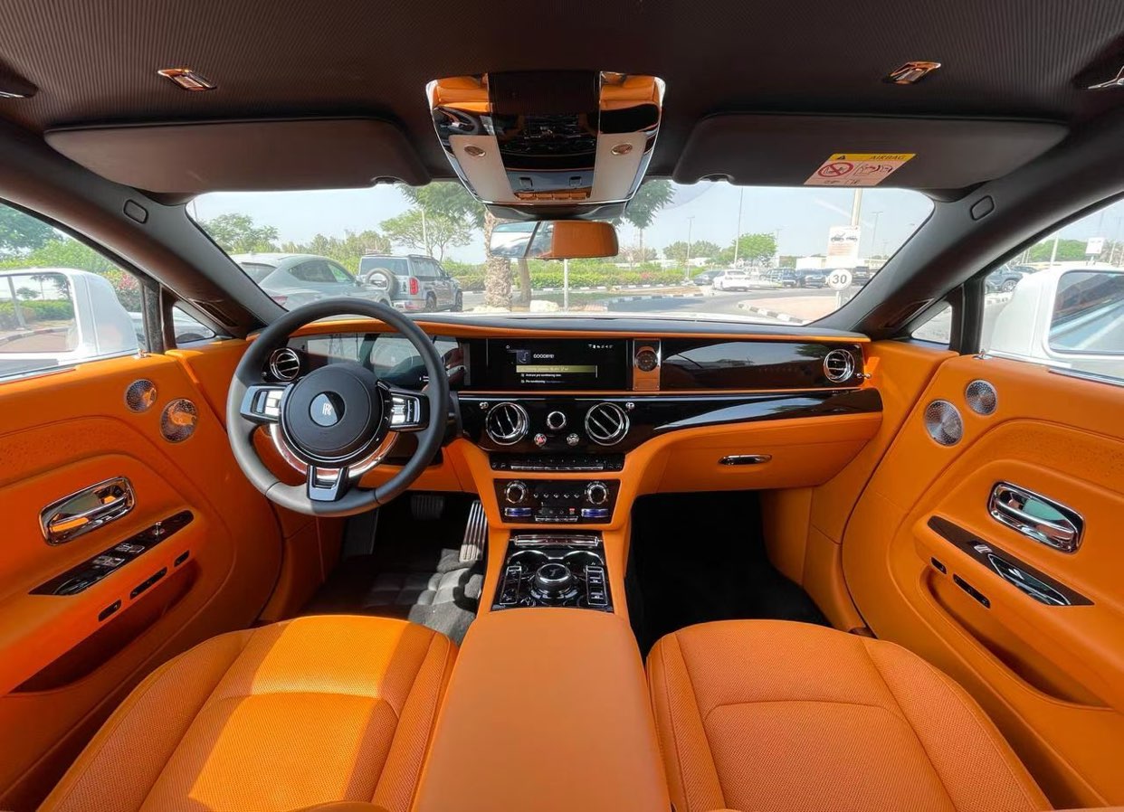 /en/city/cate-others284/rolls-royce-spectre-6424592355981111/-7