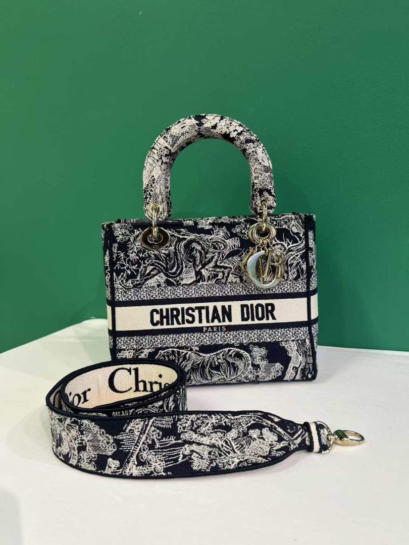 Authentic Dior Medium Lady D-Lite Bag – Embroidered Reverse Blue | Excellent Condition15 Authentic Dior Medium Lady D-Lite Bag – Embroidered Reverse Blue | Excellent Condition632279672020511115