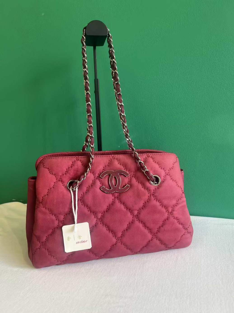 Chanel Vintage Shoulder Bag – Quilted Burgundy Lambskin | Great Condition27 Chanel Vintage Shoulder Bag – Quilted Burgundy Lambskin | Great Condition632275866268181127