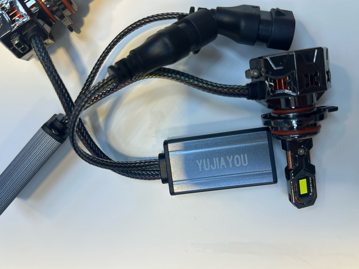 مصابيح ليد للسيارات64389112372225111