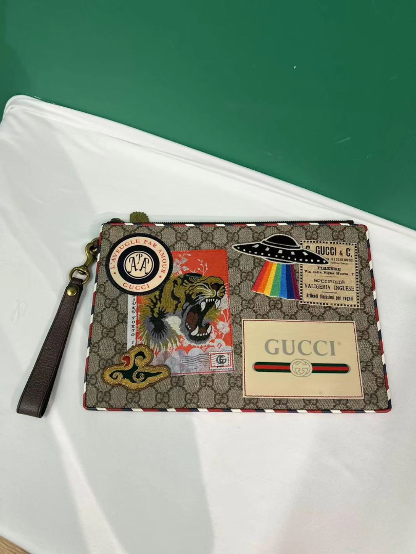 Gucci GG Supreme Patch Clutch – Reversible Design | Excellent Condition63227990584835110