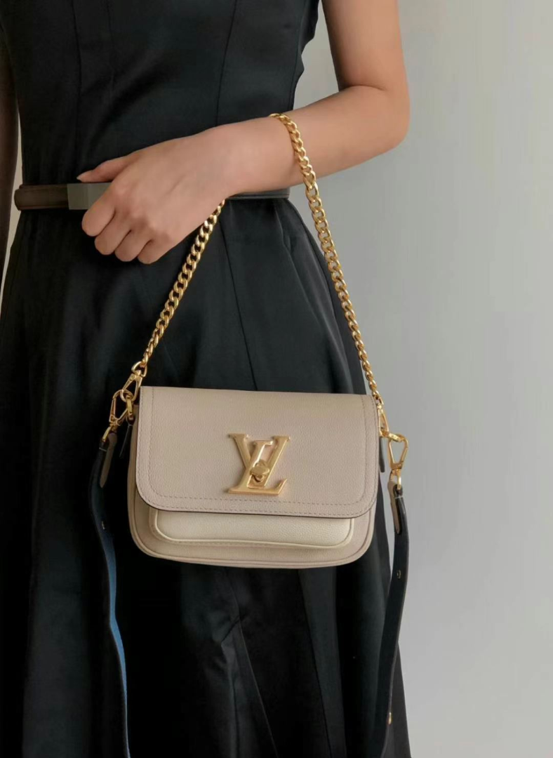 Louis Vuitton LockMe Tender Bag – Grained Calfskin | Like New (98%)63228176208771112